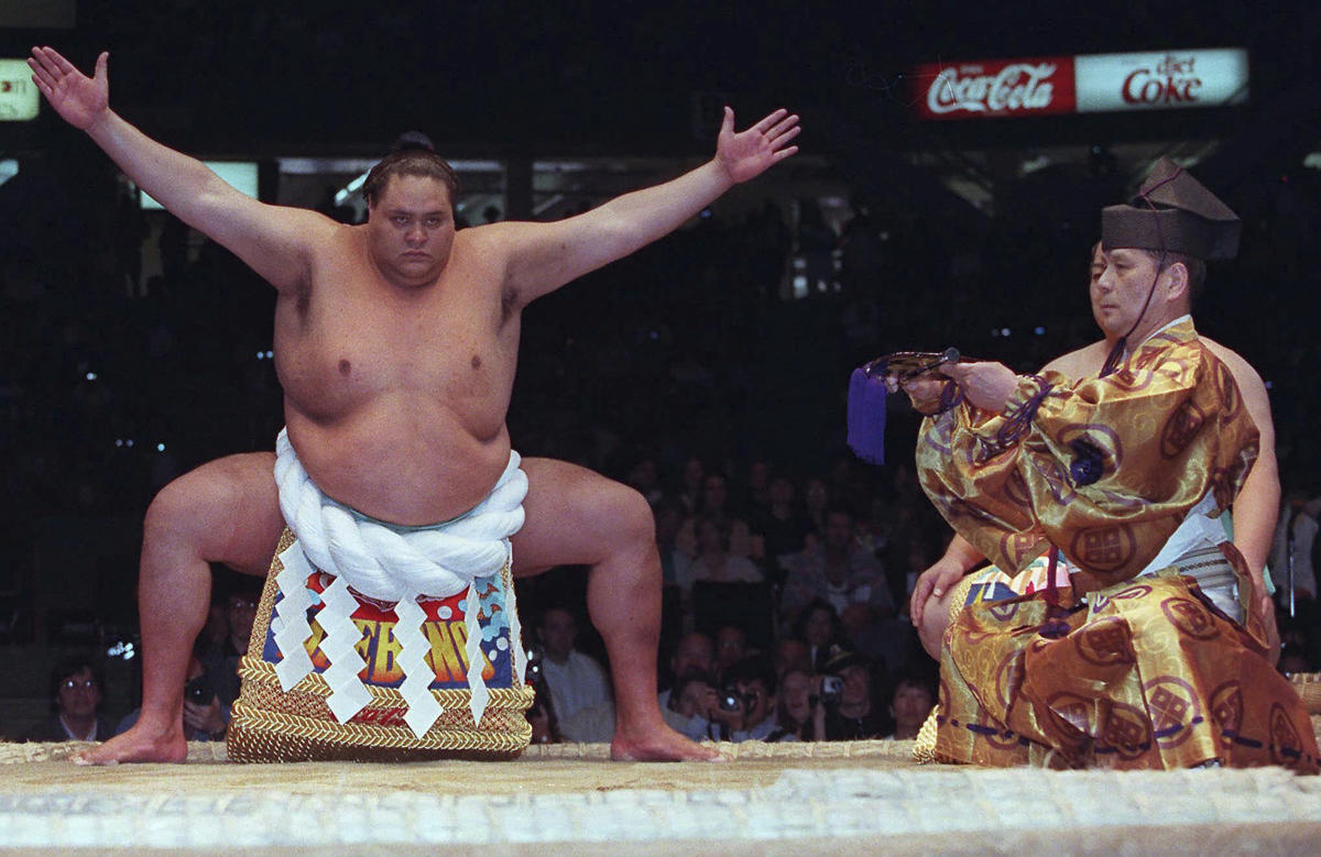 آکبونو تارو قهرمان سومو متولد هاوایی در سن 54 سالگی در ژاپن درگذشت